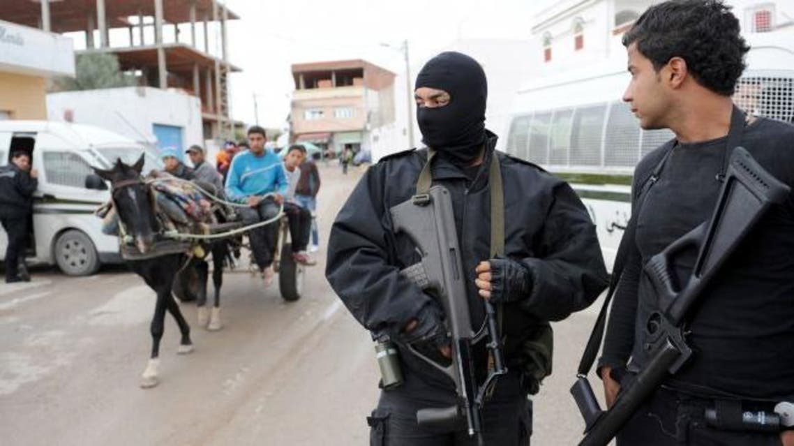 تونس.. توقيف 13 شخصاً مرتبطين بخلية قتلت رجال أمن