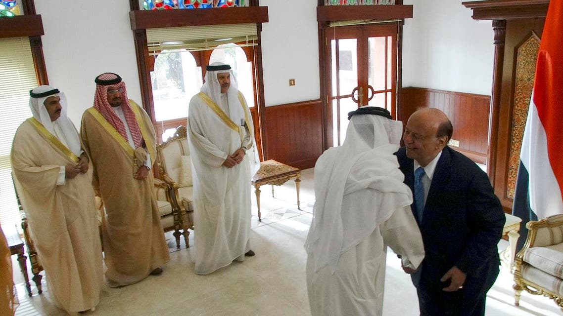 Yemen's President Abd-Rabbu Mansour Hadi (R) shakes hands with a Gulf Cooperation Council (GCC) delegate as the GCC Secretary-General Abdulatif al-Zayani (3rd L) looks ahead of talks at the Republian Palace in the southern Yemeni port city of Aden Feb. 25, 2015. (Reuters)