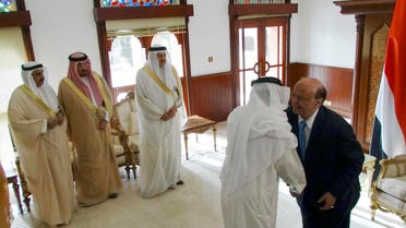 Yemen's President Abd-Rabbu Mansour Hadi (R) shakes hands with a Gulf Cooperation Council (GCC) delegate as the GCC Secretary-General Abdulatif al-Zayani (3rd L) looks ahead of talks at the Republian Palace in the southern Yemeni port city of Aden Feb.  25, 2015. (Reuters)