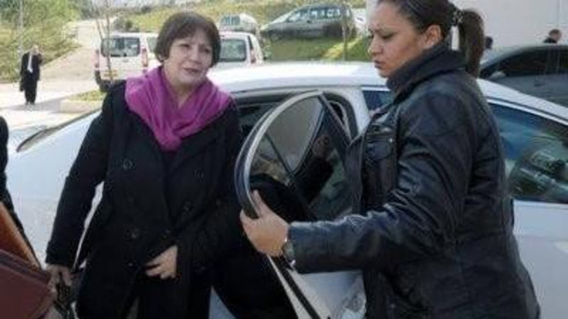 حارسة شخصية ترافق وزيرة التربية الجزائرية