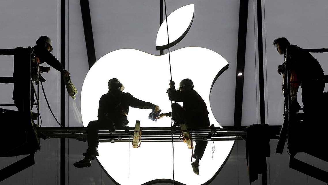 Workers prepare for the opening of an Apple store in Hangzhou, Zhejiang province, in this January 23, 2015 file photo. (Reuters)