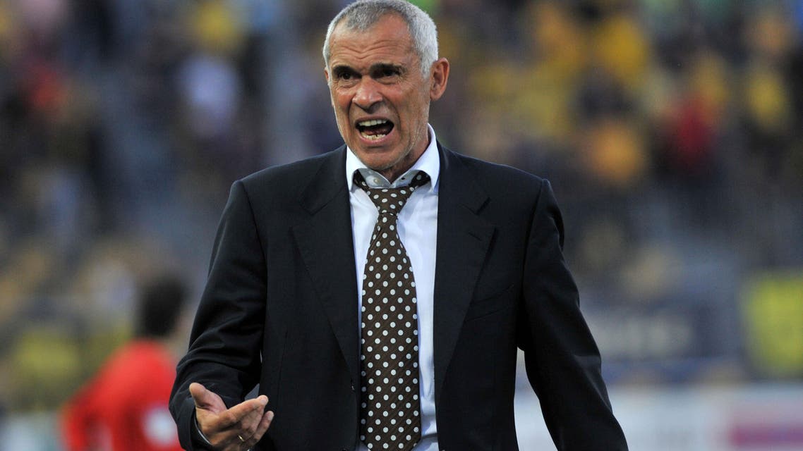 Hector Cuper of Argentina, as he gives instructions to his players during a Greek league soccer match. (File: AP)