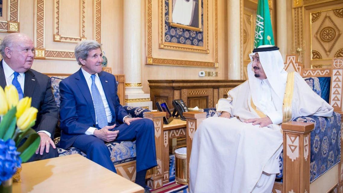 King Salman receives U.S. Secretary of State John Kerry in Riyadh. (SPA)