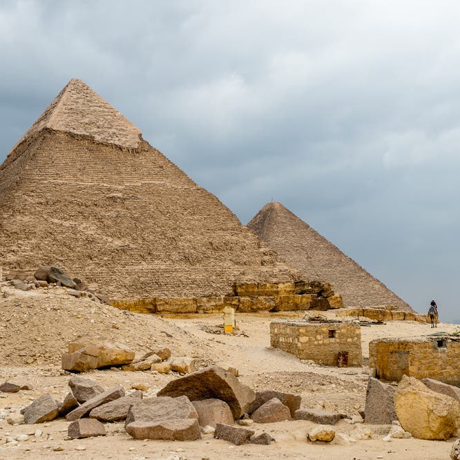 Adult film 'shot near Pyramids' riles Egyptians | Al Arabiya English