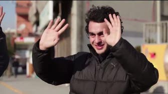 Neighborhood secretly learns sign language to surprise deaf man