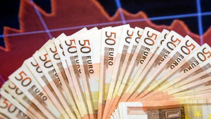 اليورو عند أدنى مستوى منذ مطلع 2017.. تأثر بمزيج من المخاوف