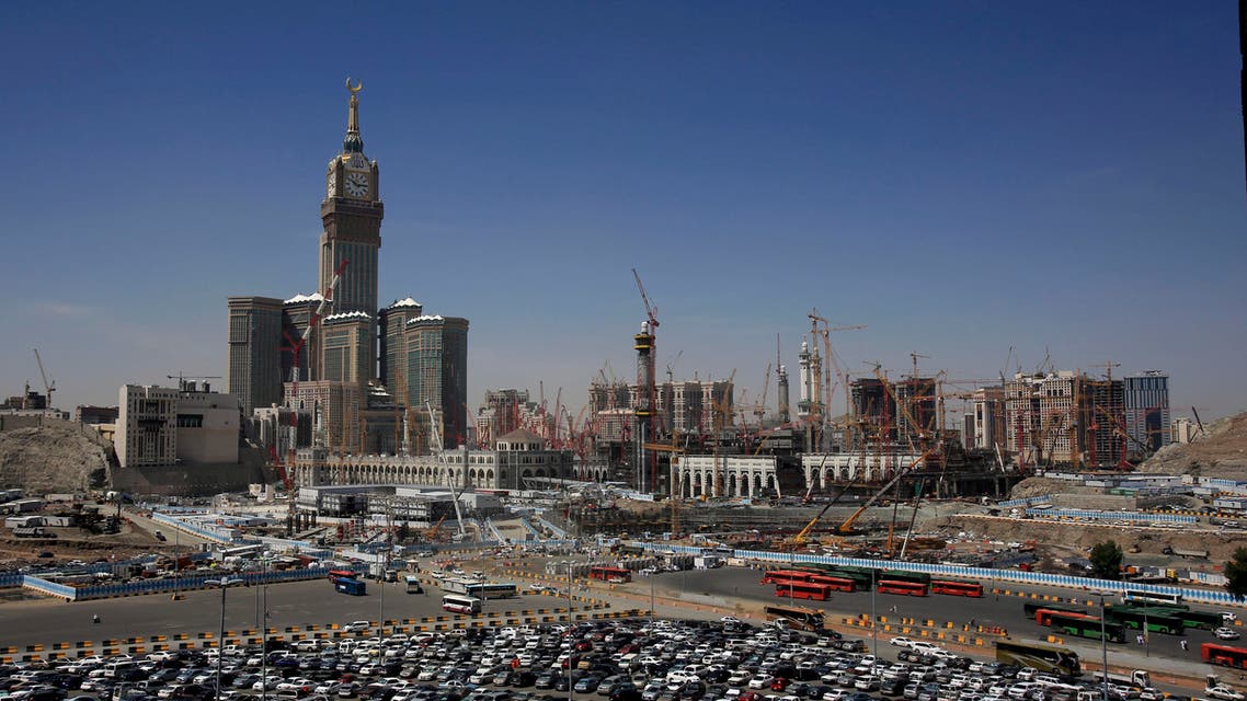 Saudi ministry offers sponsorship transfer for workers (AP)