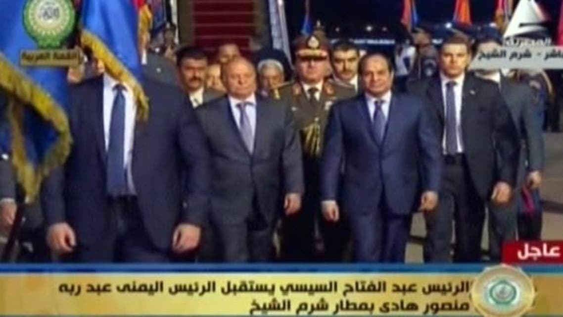 الرئيس المصري عبد الفتاح السيسي يستقبل الرئيس اليمني عبد ربه منصور هادي بمطار شرم الشيخ