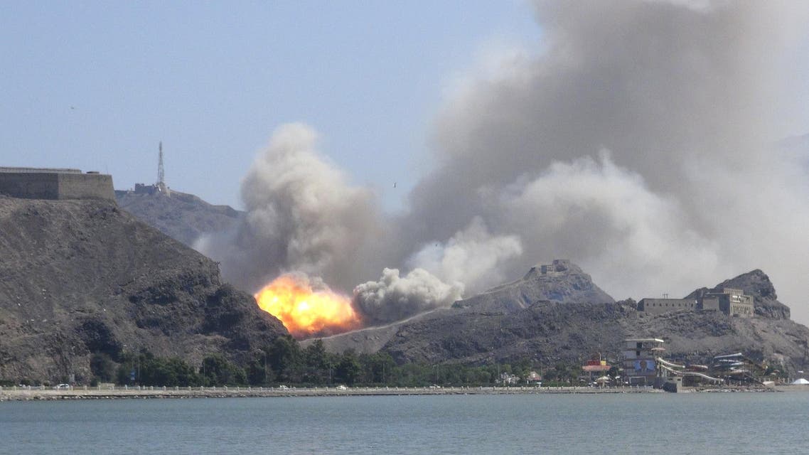 Smoke rises from an arms depot at the Jabal Hadeed military compound in Yemen's southern port city of Aden March 28, 2015. Reuters