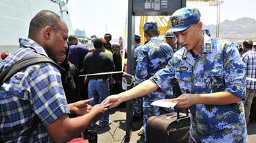 A Chinese solider of the People's Liberation Army (PLA) helps non-Chinese citizens board a Chinese navy ship during an evacuation from Aden, April 2, 2015. (File: Reuters)