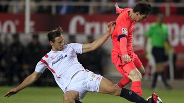 Barcelona's Lionel Messi (R) is challenged by Sevilla's Grzegorz Krychowiak during their Spanish first division soccer match at Ramon Sanchez Pizjuan stadium in Seville, April 11, 2015. (Reuters)