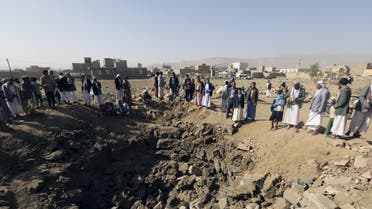 People gather around a crater cause by an air strike in Amran province, northwest of Yemen's capital Sanaa April 12, 2015. REUTERS/Khaled Abdullah