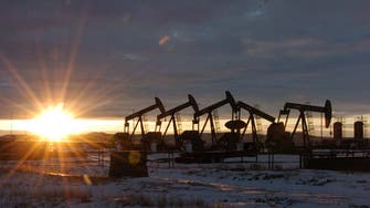 Oil market climbs before U.S. energy report 