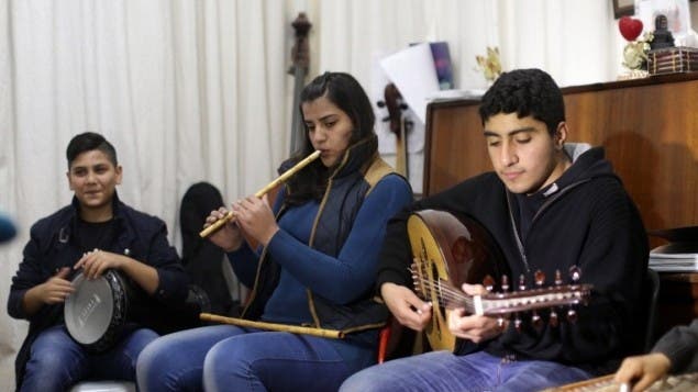 فرقة التخت الشرقي أثناء التدريب على العزف في غزة
