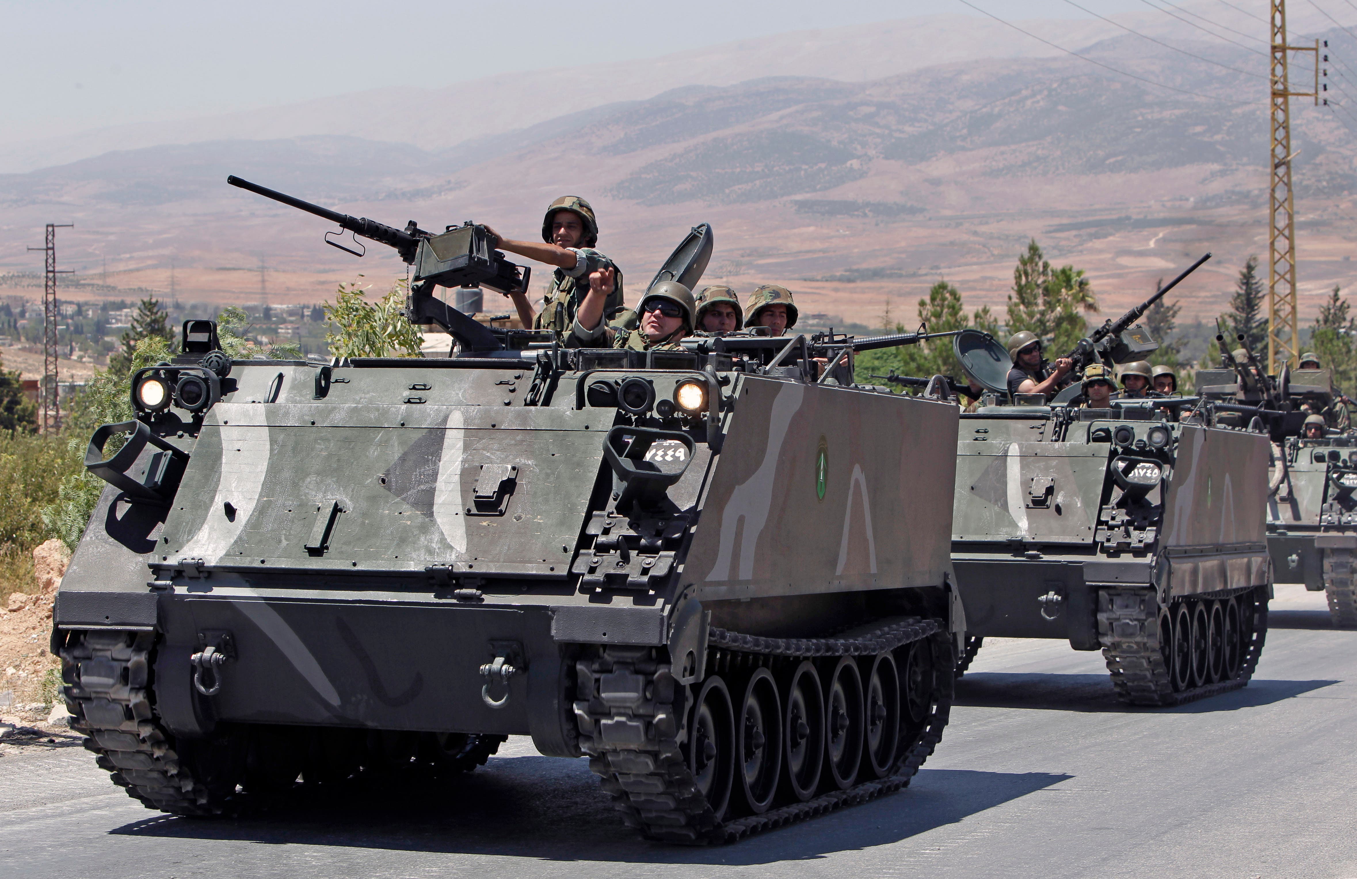 Lebanese army reinforcements arrive to the outskirts of Arsal near the Syrian border in eastern Lebanon, Aug. 4, 2014. (File Photo: AP)