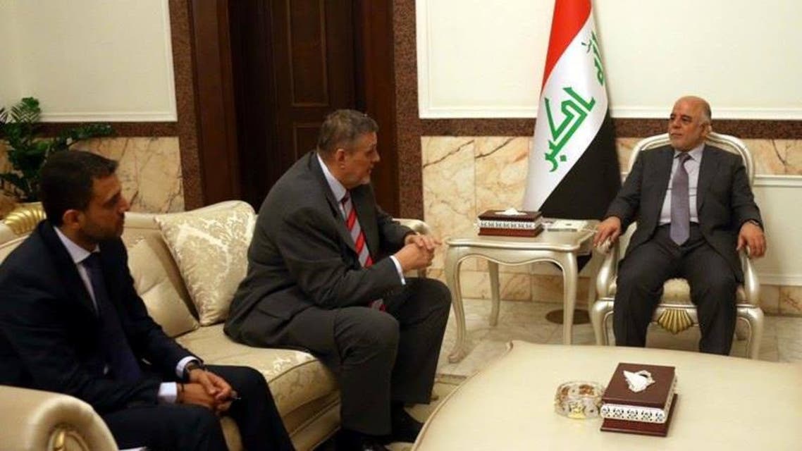 رئيس الوزراء العراقي حيدر العبادي، مع ممثل الأمم المتحدة