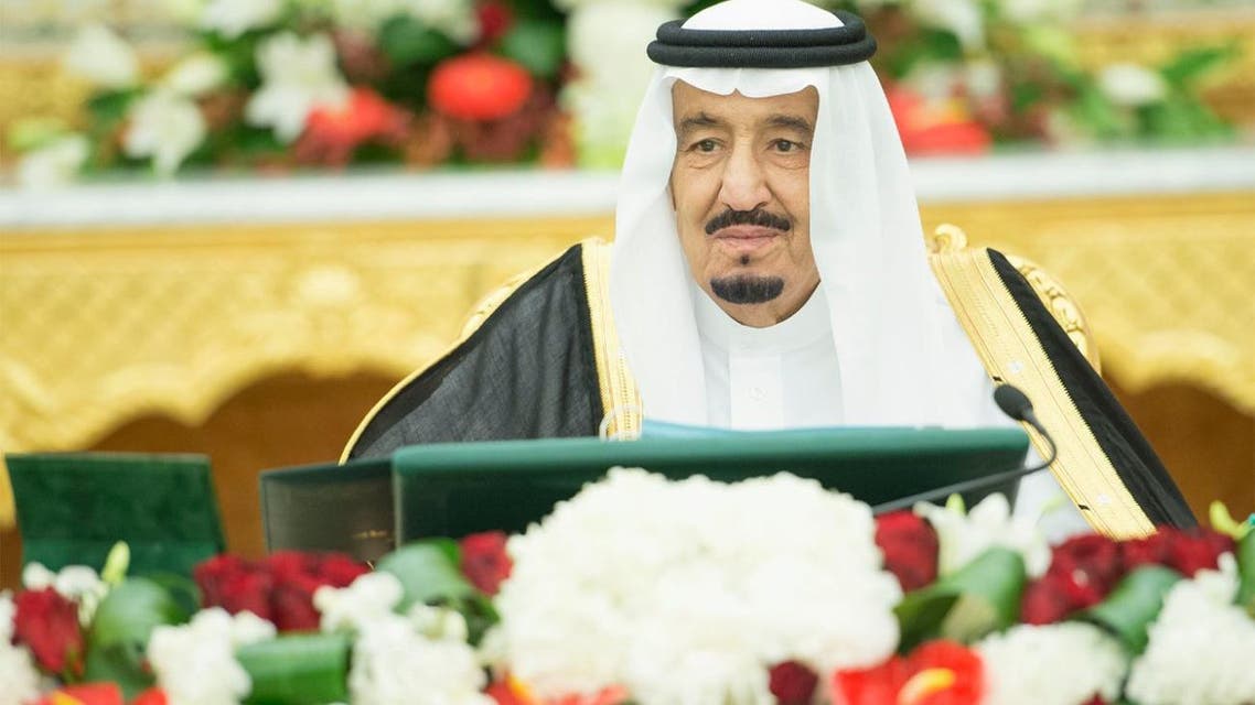 الملك سلمان خلال جلسة الوزراء