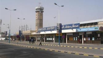 حكومة اليمن: الجسر الجوي يخفف معاناة المواطنين