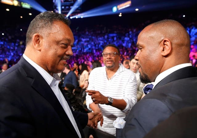 Reverend Jesse Jackson (L) arrives ringside ahead of the welterweight WBO, WBC and WBA (Super) title fight. (Reuters)