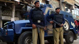 مسلحان يقتلان 10 عمال في جنوب غربي باكستان