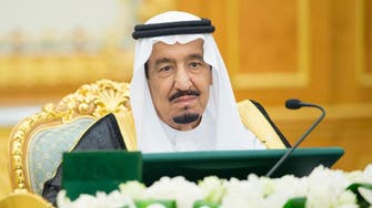 الملك سلمان يتلقى التعازي في ضحايا سقوط رافعة الحرم 