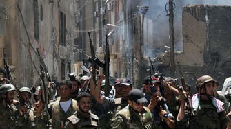 Syrian troops battle to free trapped forces