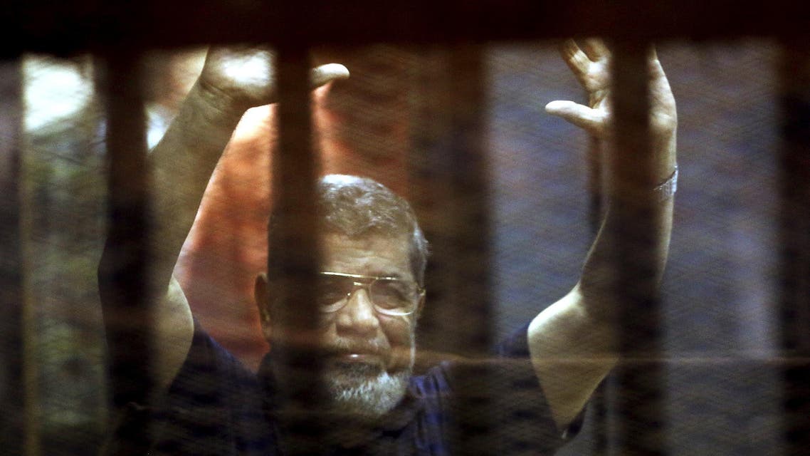 Former Egyptian President Mohamed Mursi reacts behind bars with other Muslim Brotherhood members at a court in the outskirts of Cairo, Egypt May 16, 2015. (Reuters)