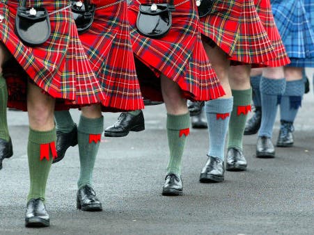 Scottish barmen refuse to wear kilt after getting 'harassed by women' | Al Arabiya English Scottish barmen refuse to wear kilt after getting 'harassed by women' | Al Arabiya English