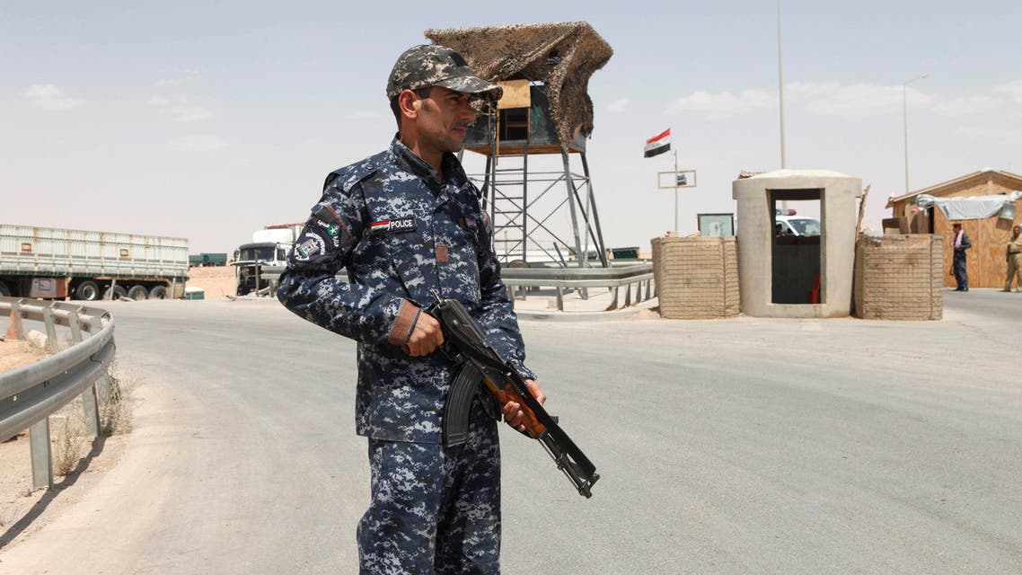 An Iraqi soldier stands guard in Al Waleed border crossing, west of Baghdad, Iraq. (File: AP)