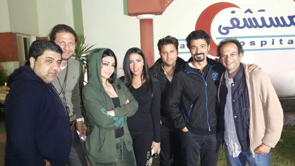 هيفا وهبي مع فريق عمل مسلسل مريم