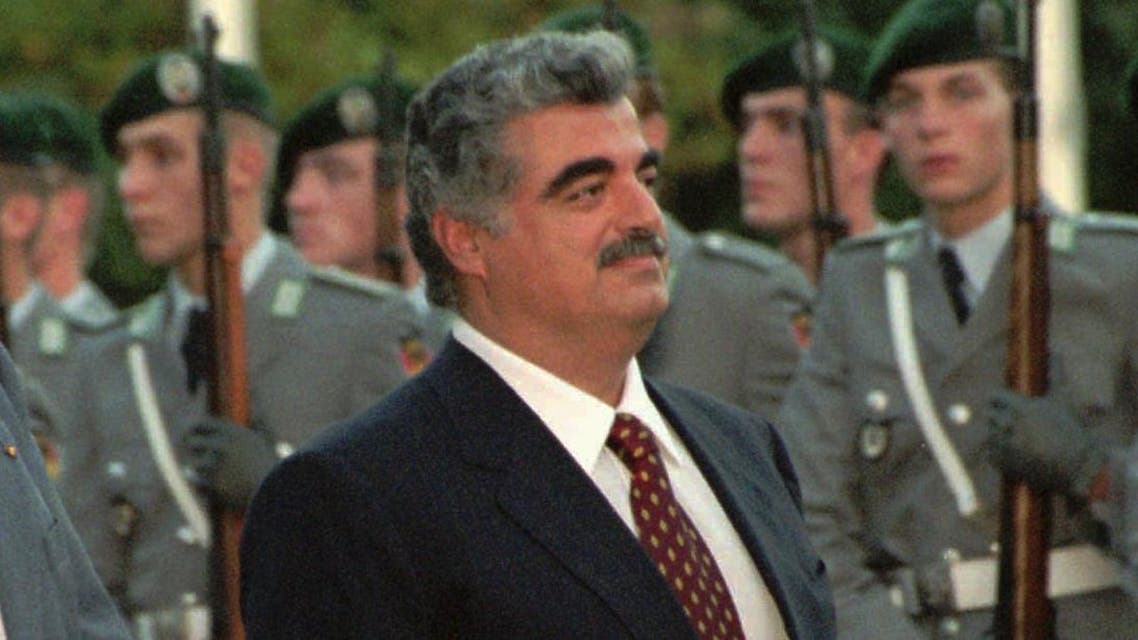 German Chancellor Helmut Kohl, left, and the Prime Minister of Lebanon Rafic Hariri review the honour guards after Hariri's arrival in Bonn Chancellory Tuesday, October 10, 1995. (AP)