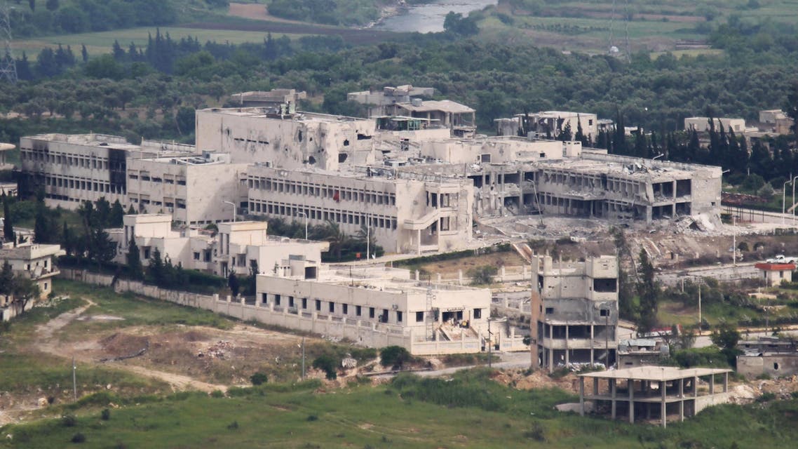 A general view shows a besieged hospital, the last remaining Syrian army foothold in the town of Jisr al-Shughour, in the province of Idlib May 3, 2015. REUTERS