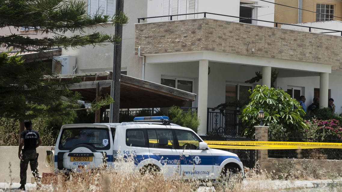 Cypriot police cordon off the house of a Lebanese man holding a Canadian passport in the Cypriot coastal city of Larnaca where more than 400 boxes of ammonium nitrate -- a fertiliser that when mixed with other substances can be used to make explosives -- was discovered, on May 28, 2015. AFP