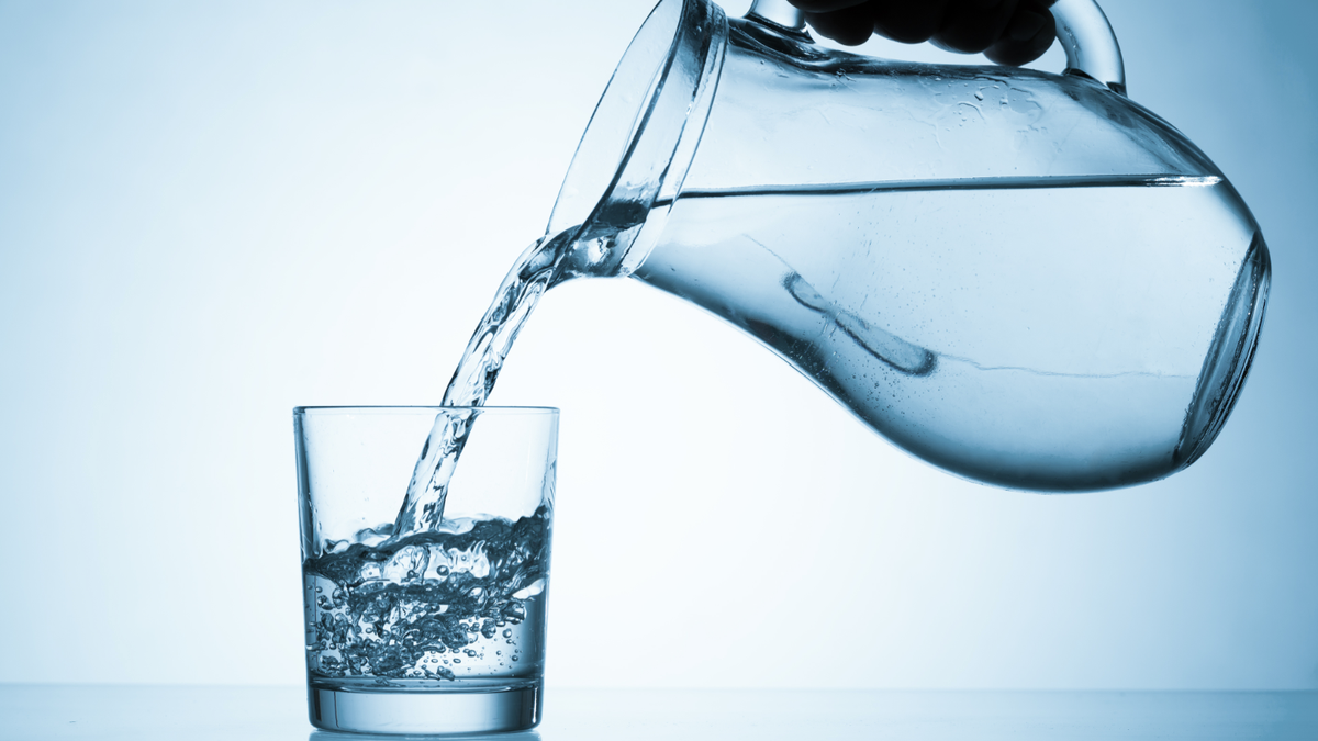 10 فوائد مذهلة لشرب الماء الدافئ يومياً