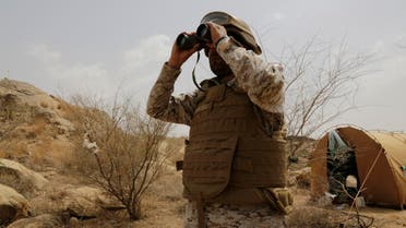 A Saudi soldier looks with binoculars toward the border with Yemen in Jazan, Saudi Arabia, Monday, April 20, 2015. (File photo: AP)