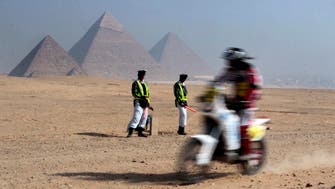 Two Egyptian policemen killed near pyramids