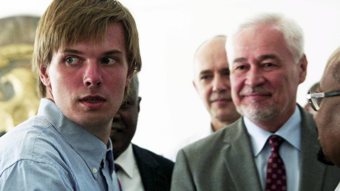 UTair airline employee Mikhail Antyufeev (L) arrives at the airport, after he was freed from hostage, in Khartoum, Sudan June 6, 2015. (Reuters)