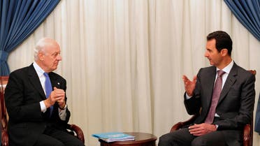 Syrian President Bashar Assad (R) speaks with United Nations special envoy to Syria Staffan de Mistura in Damascus on November 10, 2014. (File Photo: AP)