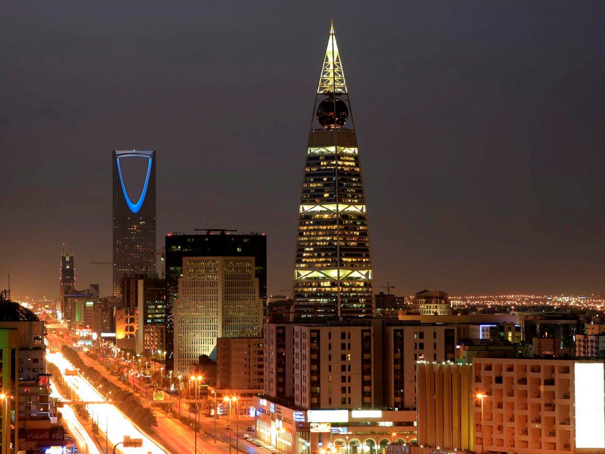 Saudi Arabia's Sovereign Wealth Fund Eyes Investments Worth $5 Billion in  Oman