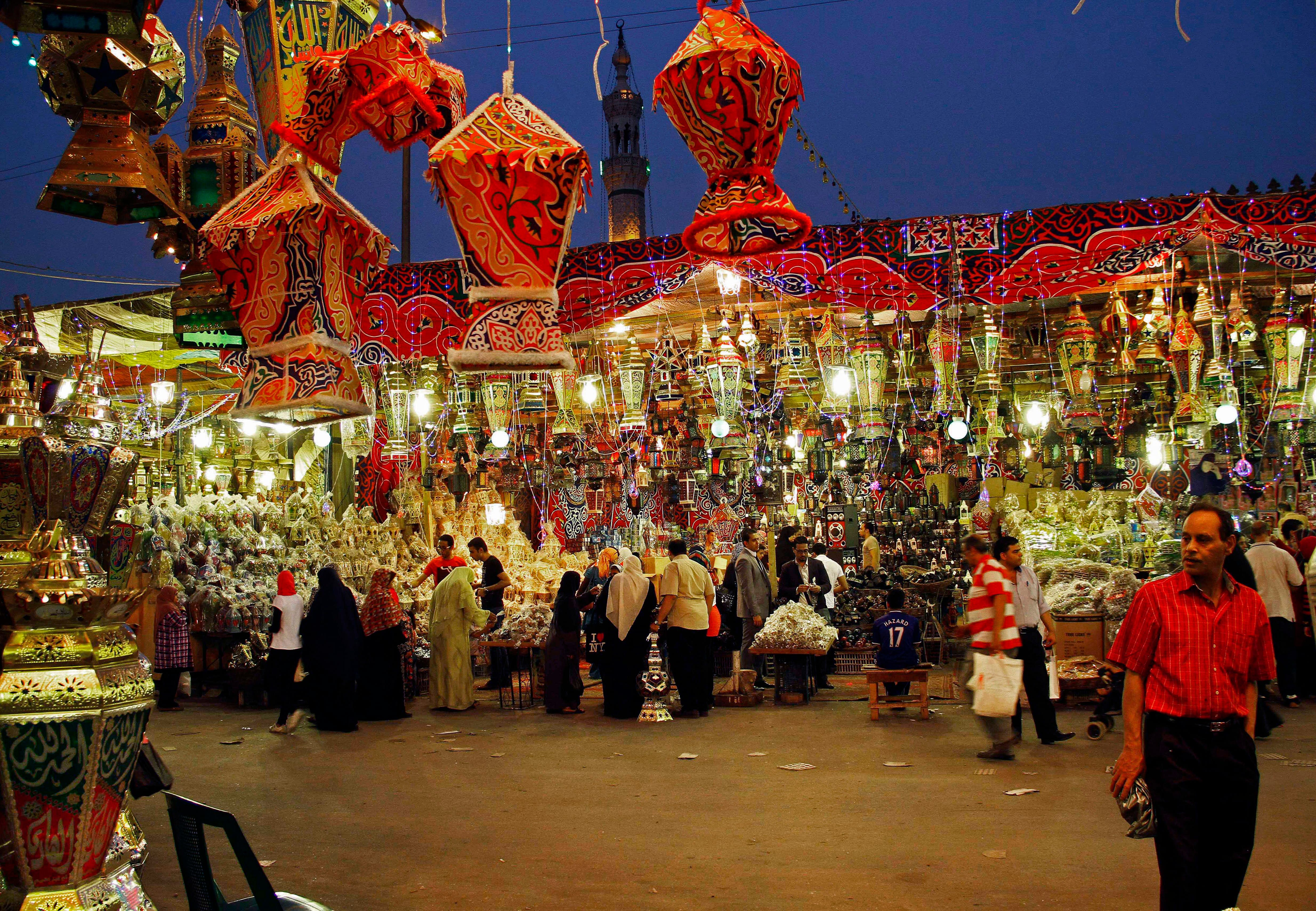 How did the Ramadan lantern a symbol of the holy month? Al