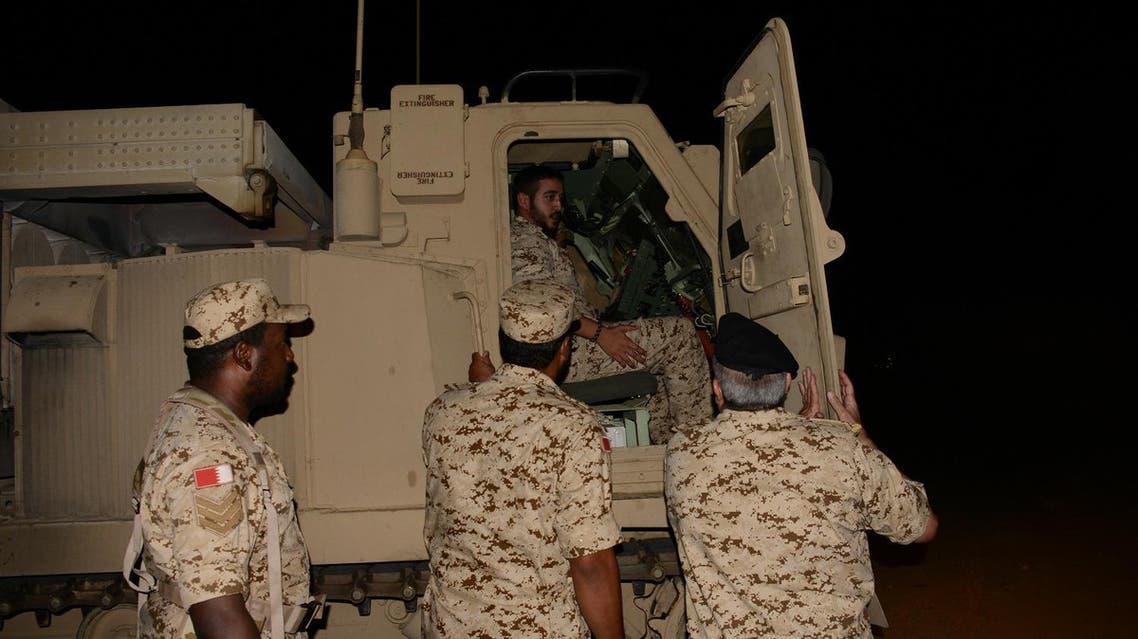 نجل عاهل البحرين يزور القوات البحرينية بجازان