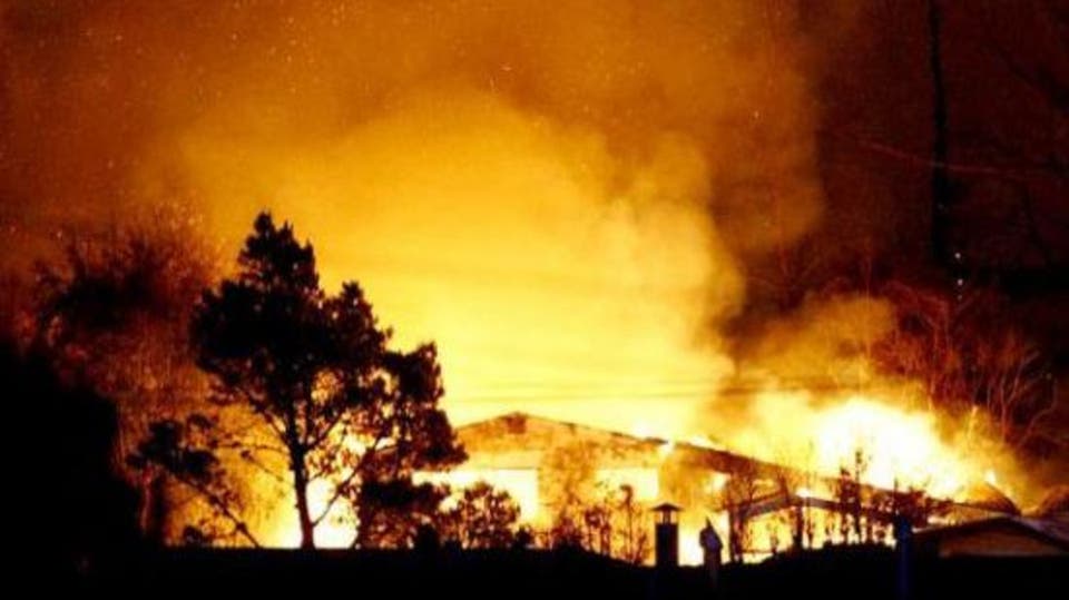 أميركا حرائق الغابات تهدد آلاف المنازل في كاليفورنيا