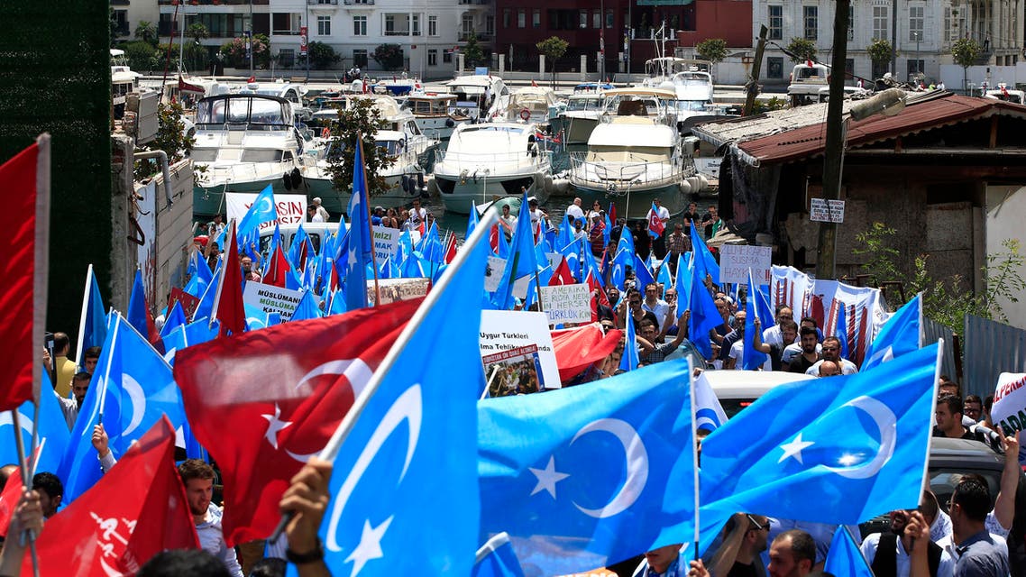 Uighurs living in Turkey and Turkish supporters carrying Turkish and flags of what ethnic Uighurs call 'East Turkestan', during a protest near China's consulate in Istanbul, Sunday, July 5, 2015 (AP)