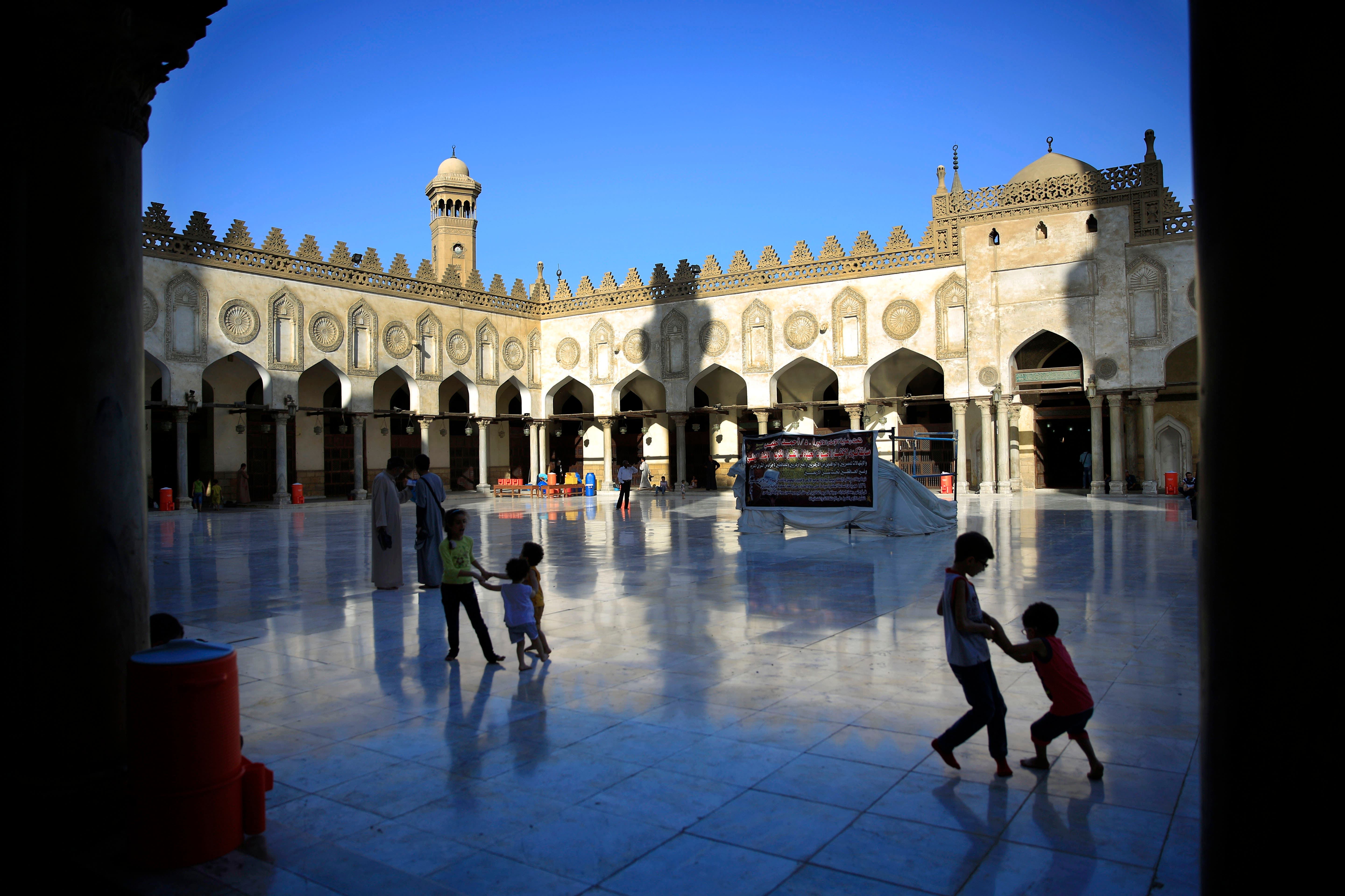 Arab world's top mosques ready for Eid al-Fitr prayers 