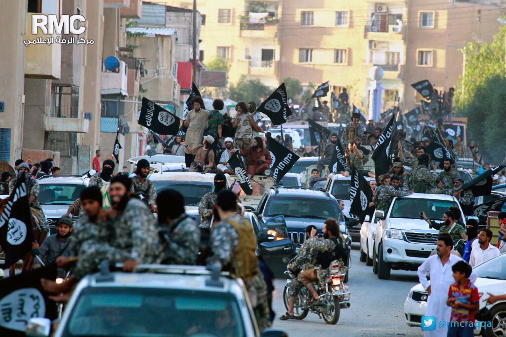 عناصر من مقاتلي داعش في الرقة(أرشيفية)
