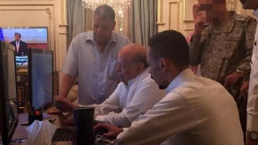 الرئيس اليمني عبد ربه منصور هادي في غرفة العمليات