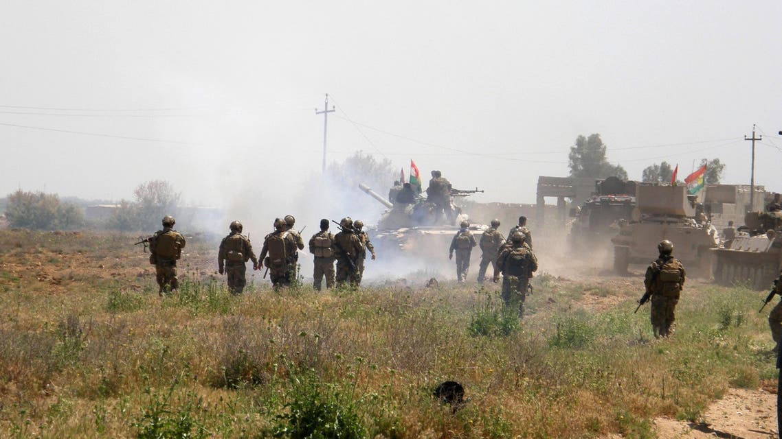 Kurdish security forces attack Islamic State extremists outside the oil-rich city of Kirkuk, 180 miles (290 kilometers) north of Baghdad, Iraq, Saturday, April 18, 2015. (AP)