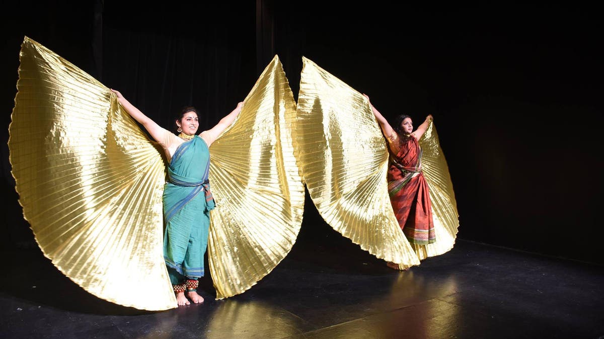 Mohiniyattam : An Enchanting Traditional Classical Dance Form of Kerala /  Mohiniyattam Origin, History, Compositions & Costume / Kalaimamani Gopika  Varma's Kandien Swapnam (I Saw a Dream) - An Mesmerizing Mohiniyattam Dance  Performance - Casual Walker