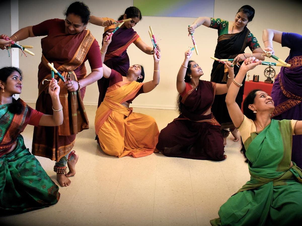 New dance troupe is brainchild of 12 working mothers | Al Arabiya English