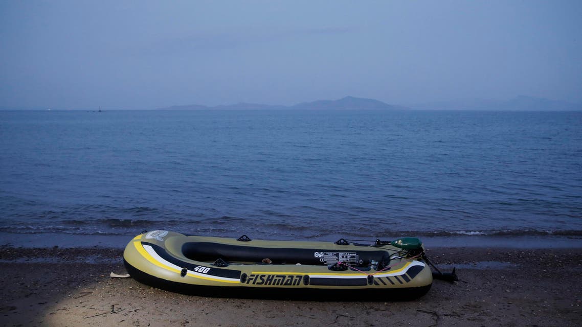 An abandoned rubber dinghy is left abandoned on the beach by migrants, following a failed attempt to cross from near the coastal town of Bodrum, Turkey, to the Greek island of Kos, Sunday, Aug. 16, 2015. (File photo: AP)